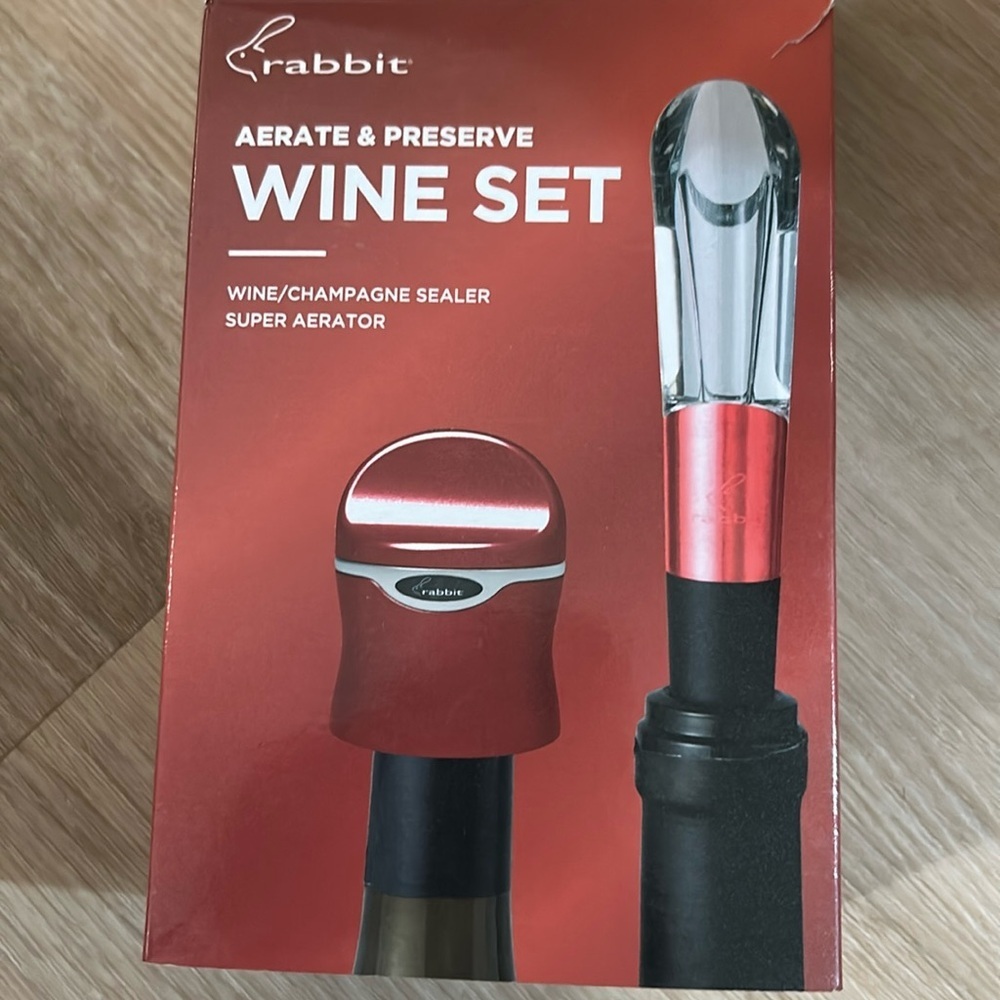 NEW Rabbit - Aerate & Preserve Wine set - Red​